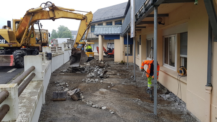 Début des travaux de la cour